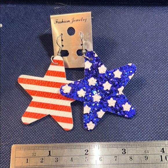 Red and Blue Star Earrings Patriotic Jewelry - Picture 1 of 3
